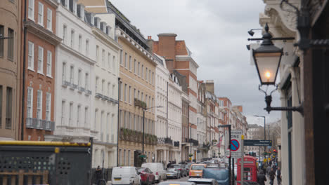 Office-Buildings-With-Traffic-In-Grosvenor-Street-Mayfair-London